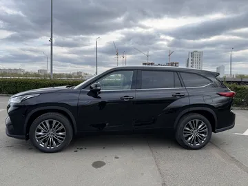 Купить Toyota Highlander, IV (XU70) Черный 2.0 AT (248 л.с.) 4WD от 5900000 ₽. в Оренбурге